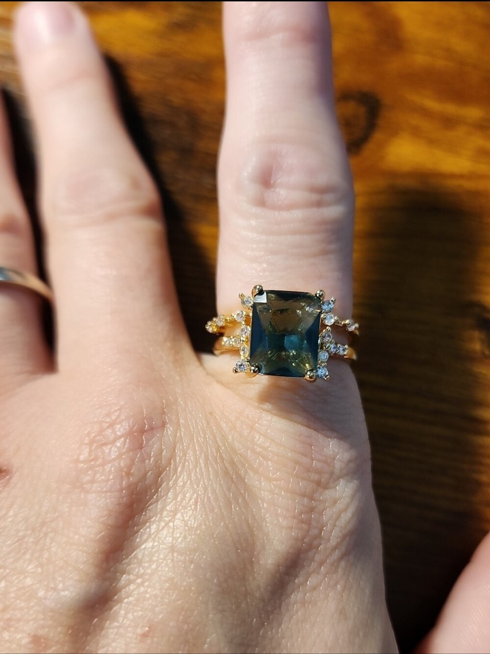 1pc Women's Engagement Ring, Luxurious Palace-style Square Ring With Blue Gem